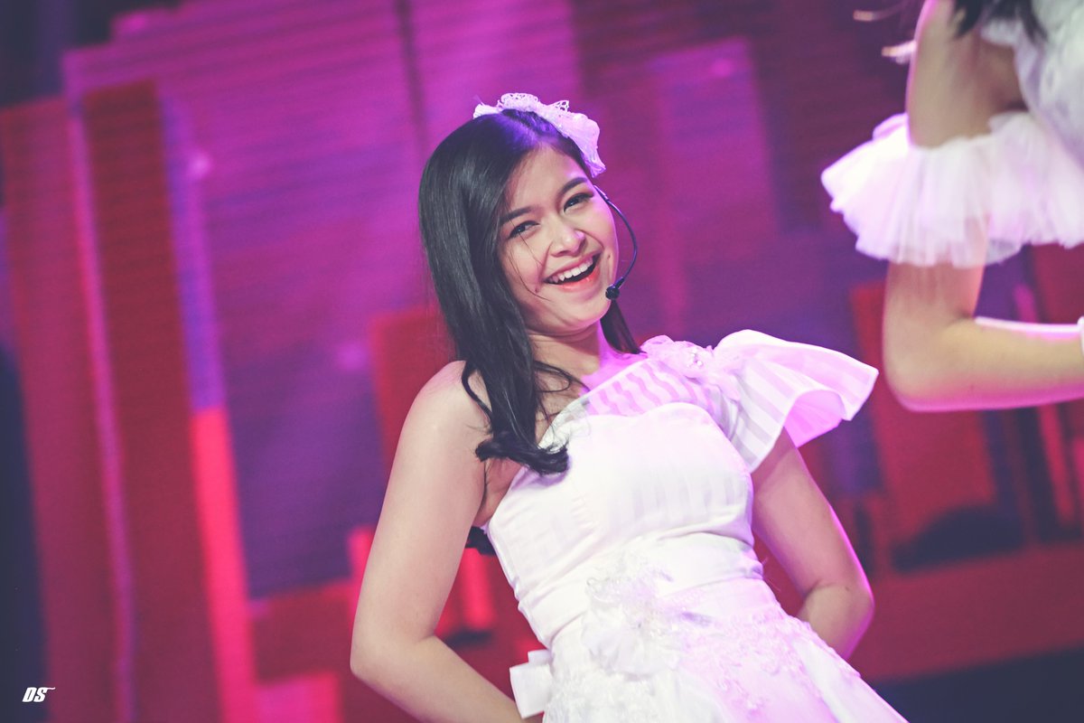 duwiDS_'s tweet photo. @R_AmelJKT48 @Riskaddict_ID @SharePict__48 Rapsodi indah yang 'kan bermuara di fajar hati @R_AmelJKT48 

@ #IndonesianSoccerAwards 2020
Studio 6 Emtek City, Jakarta
10-01-2020 #KLBISA2020 #JKT48Rapsodi https://t.co/7cnfvJF0Mi