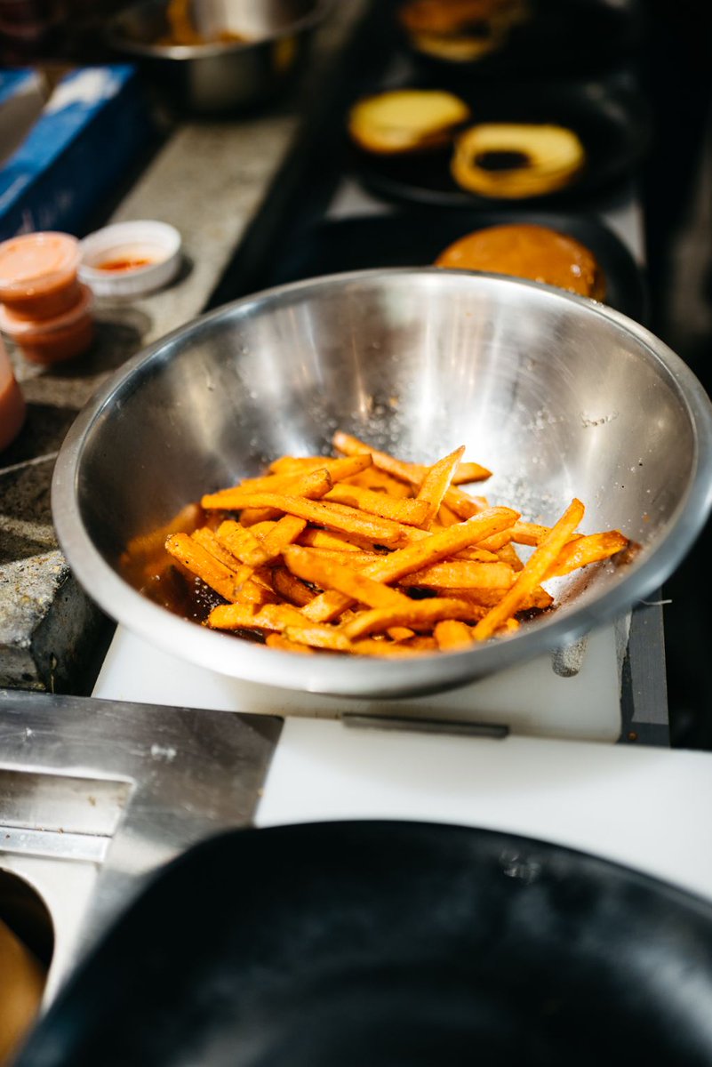GroundEats's tweet photo. Boost your immune system with a little extra vitamin A just by swapping regular fries for sweet potato fries!
.
.
#explore615 #franklintn #brentwoodtn #coolspringstn #visitfranklintn #nashvilletn https://t.co/XdDYK5Ibvv