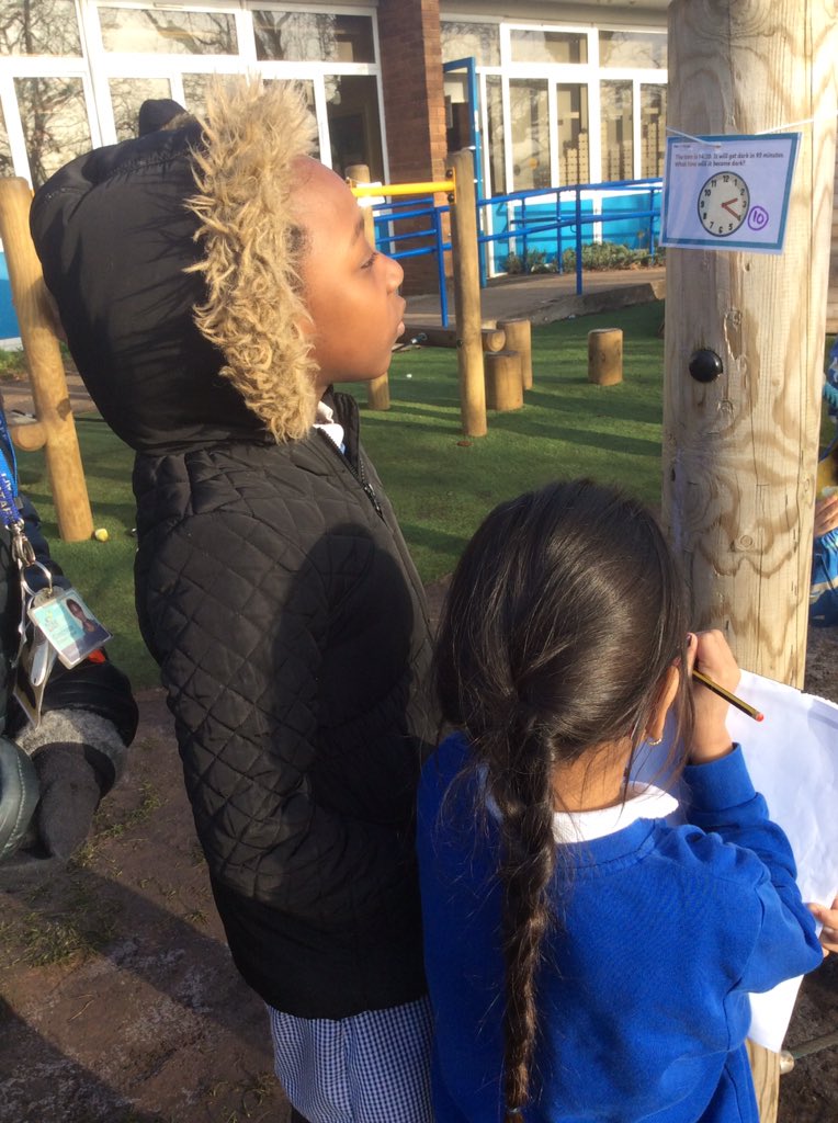 glenfromep's tweet photo. #cedarclass learning Maths outside! #winterday #outdoorlearning https://t.co/J4R3JPDT0m