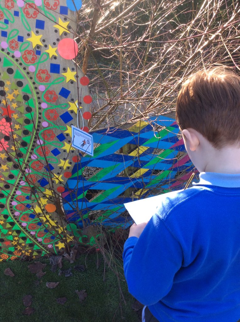 glenfromep's tweet photo. #cedarclass learning Maths outside! #winterday #outdoorlearning https://t.co/J4R3JPDT0m