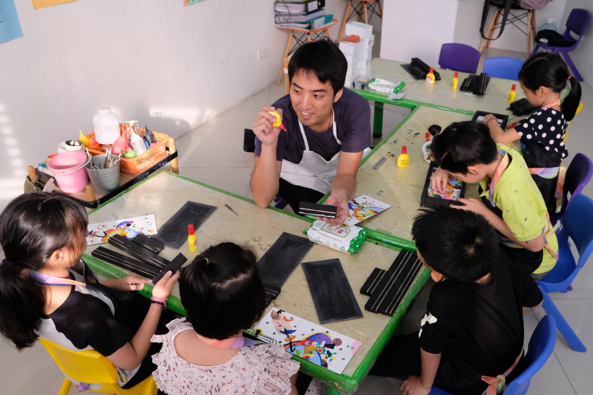 Mike_TOYSHACK's tweet photo. @yousuck2020 I will use 1M yen for making my dream come true.
I’ve been doing wooden craft workshop for kids in BKK, Thailand.

My dream is providing this experiences to kids as much as I can, but now I need someone’s help, so I will use 1M to build my team for my dream TOYSHACK.

#続お年玉 https://t.co/W1sWxAdIjR