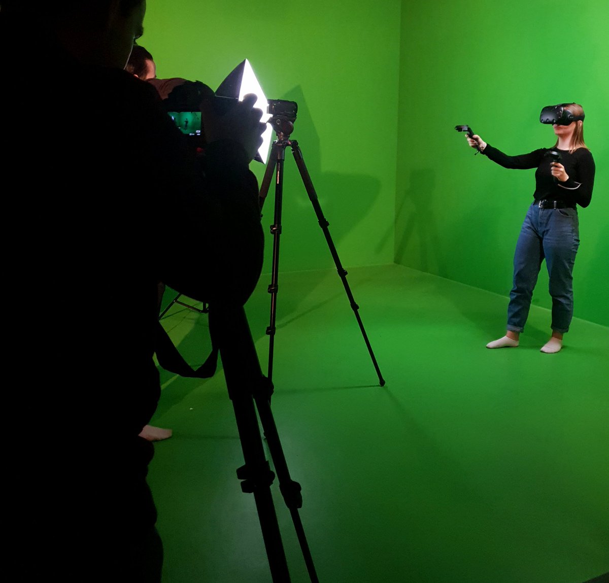 MMIBeziers's tweet photo. Silence ça tourne 🎬

La plupart des équipes du Marathon MMI à @Iutbeziers sont en plein tournage aujourd'hui 🔥

#MarathonMMI #mmi #beziers #tournage https://t.co/1ZGNYATnMZ