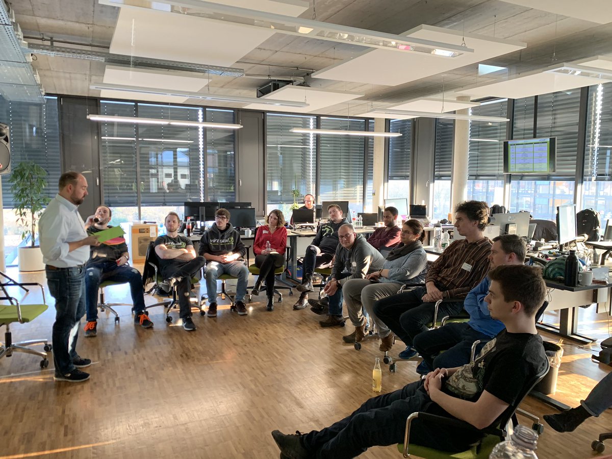 virtual7's tweet photo. Unser Kickoff endet damit, dass jeder sein Cluster gefunden hat und sich mit den kommenden Rollen beschäftigt hat. 2 erfolgreiche Tage! Hello #responsiveness https://t.co/tkl8IrFqYD