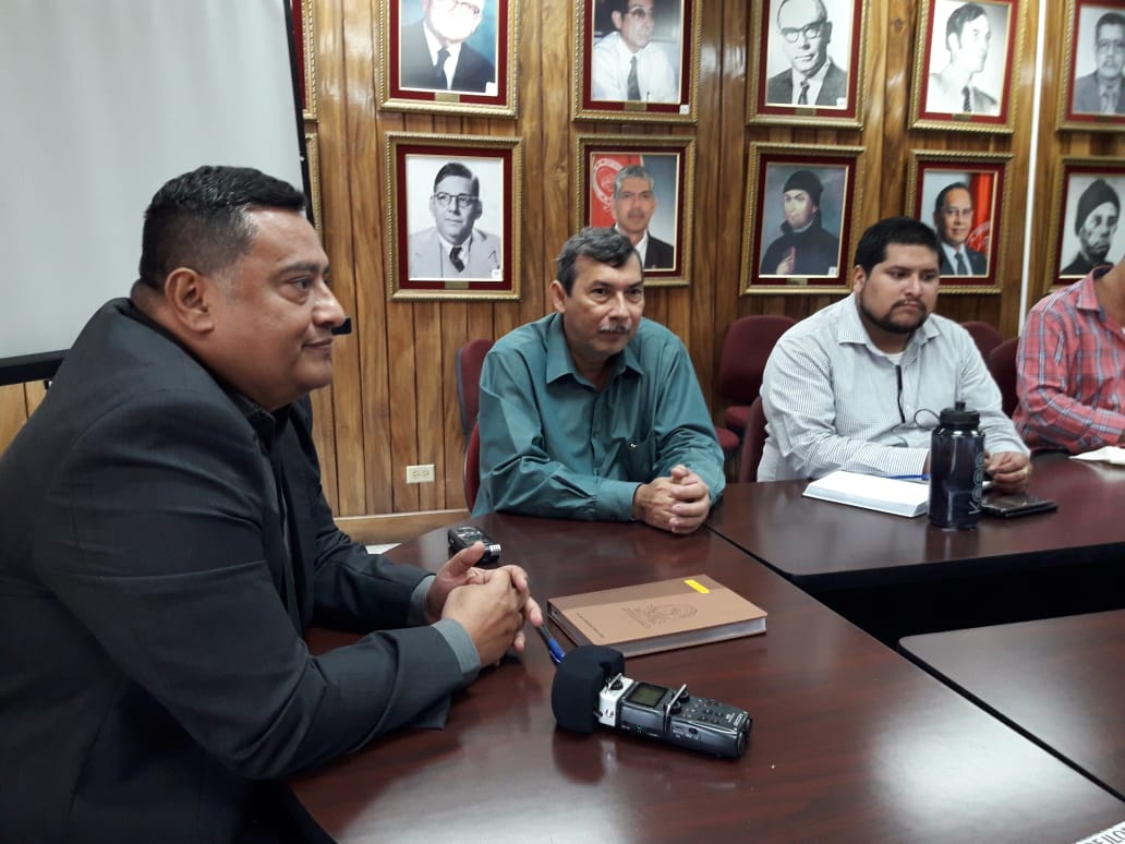 _MauricioLovo's tweet photo. Ayer participé en la reunión con el Vicerrector Académico de la Universidad de El Salvador @raulazcunaga  y con científicos de @LABTOX_UES y CENSALUD-UES con el objetivo de plantear estrategias de acción que ayuden a dar un pronta solución a la #CrisisDelAgua. @ANDASV https://t.co/T70z580Biu