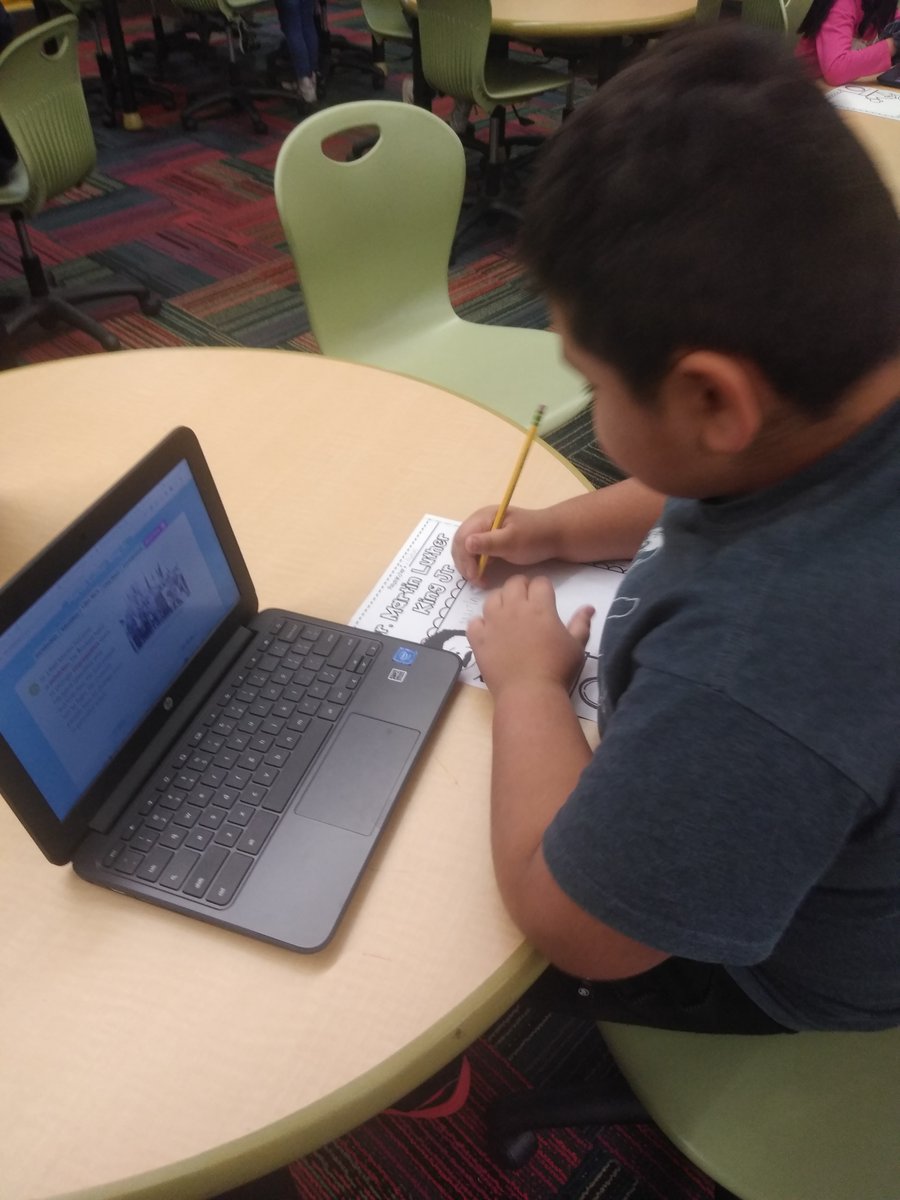 JISDLibraries's tweet image. Continuing our research on Dr. Martin Luther King, Jr. in Ms. Seaton&apos;s 2nd grade class at the JES Library!!  We are using #PebbleGo @CapstonePub and our @TexQuestk12 resources @JISDLibraries #Researchisfun