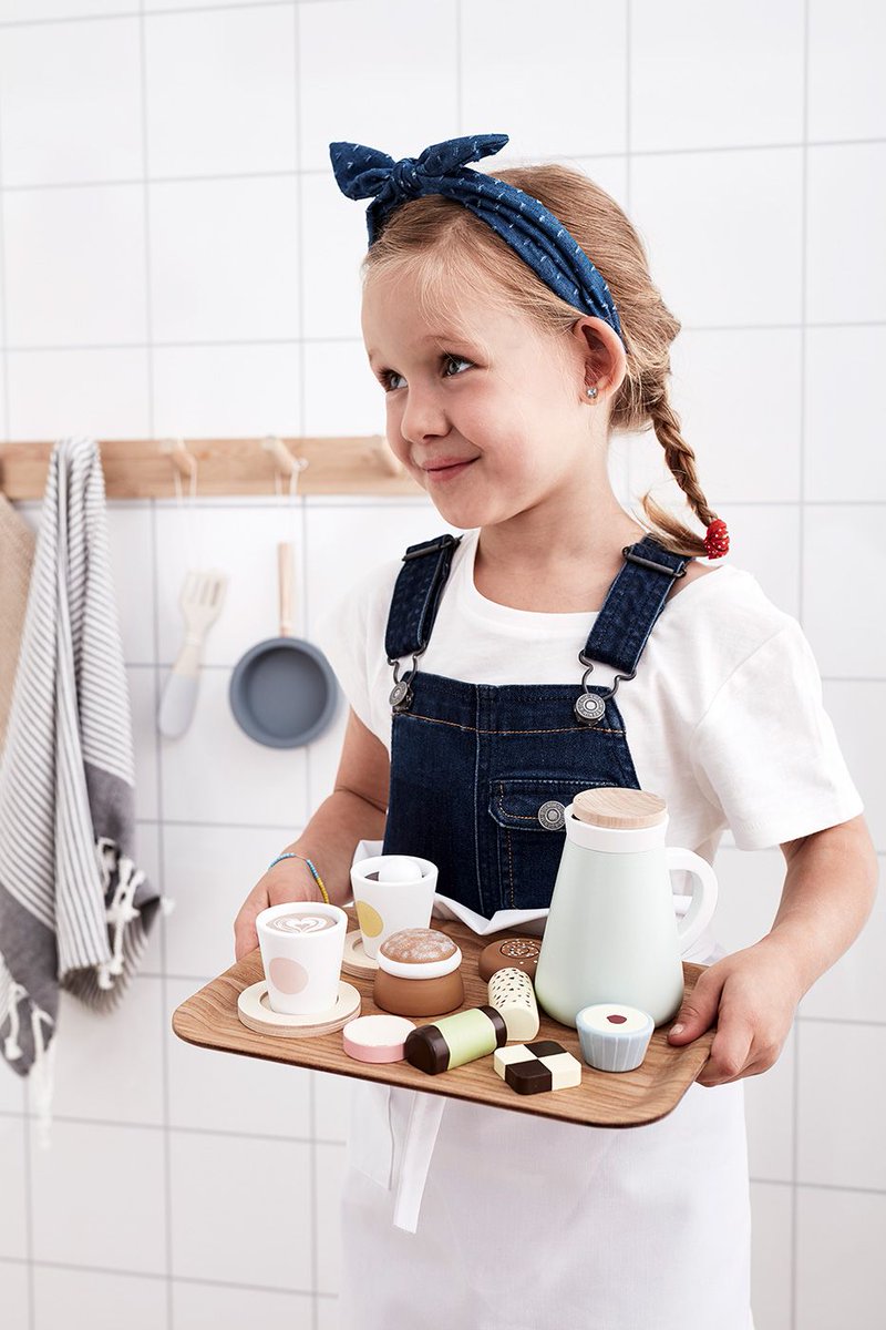 When it’s cold outside, there’s nothing better than warming up with a nice #coffee and some #cake ☕️
#KidsConcept Swedish #FIKA Coffee Set and Sweet Treats available in store > buff.ly/2Gb6Qyo
#fikadrinks #afternoontea #kitchentoys #cafetoys #pretendplay #roleplay