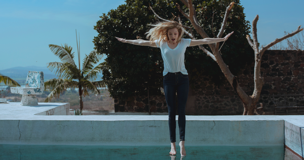 Los Angeles-based company Triarchy Denim is keeping old jeans out of the landfill and giving them new life as high-end clothing. But, tapping into the #CircularEconomy is just part of their sustainable approach. Read on. readyforsocial.com/47c867912c5