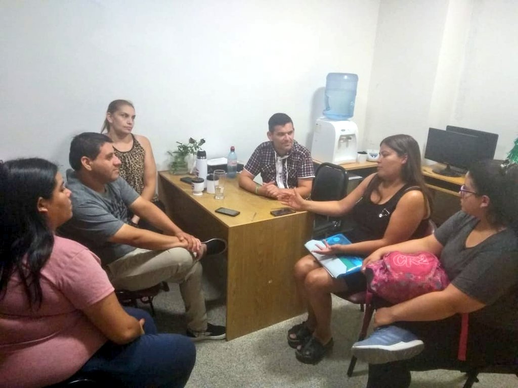 Ismael_LaRioja's tweet photo. Anoche compartimos una hermosa charla con las representantes del #BancoDeAlimentos nos pusimos a disposición para llegar a los vecinos que más lo necesitan bregando las necesidades básicas y más urgentes.
#DirGeneralOperativa #DirDesarrolloDePromocionSocial
#InesIntendente https://t.co/hSF8VFUJJN