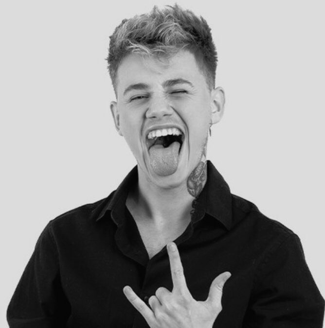 marttas__'s tweet photo. soy todo corazones😍😍🥰💞💕💘😁😀 #OTDirecto21E https://t.co/CWO5QSh7wl