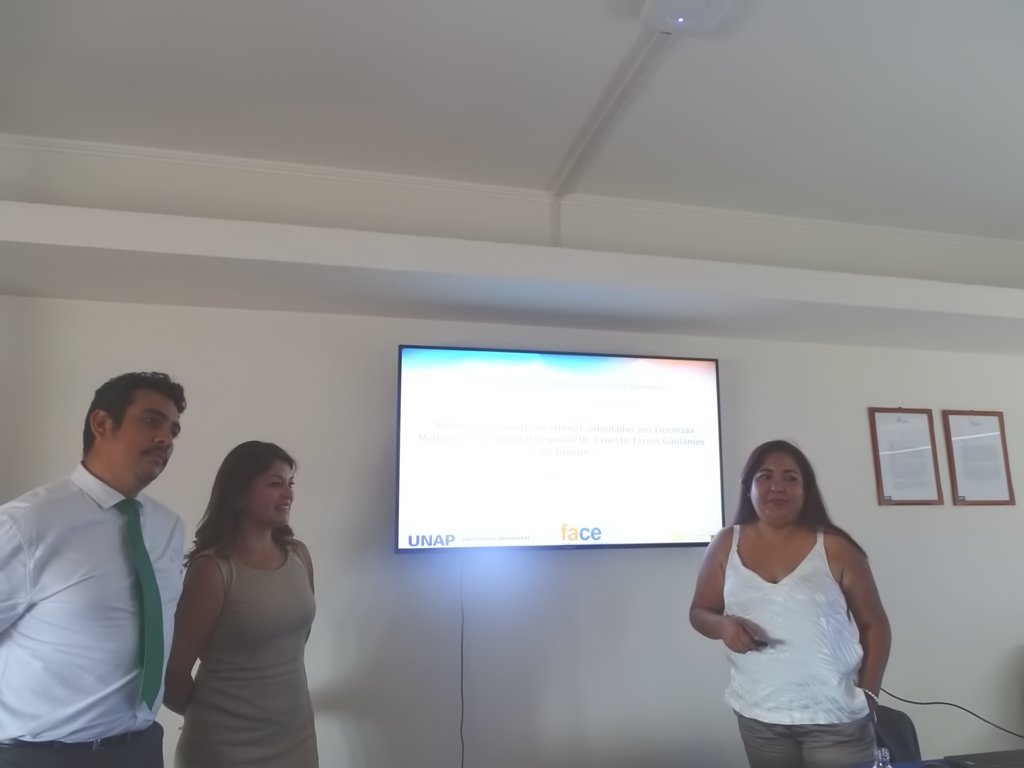 face_unap's tweet photo. Estudiantes rinden examen de grado Magister en Dirección y Gestión de Recursos Humanos 📚

Revisa la noticia en 👇https://t.co/NZhmk9dBiD

Facultad de Ciencias Empresariales formando líderes de primer nivel 👌

#FACE #UNAP #IQUIQUE #ARICA #CALAMA #ANTOFAGASTA #SANTIAGO #VICTORIA https://t.co/eIOmzF1pkQ
