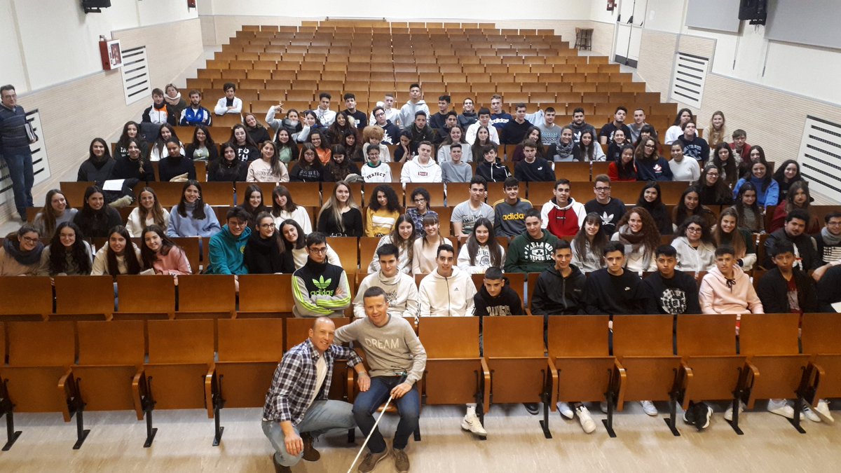 EOssoZ's tweet photo. Hoy hemos recibido una gran lección de vida gracias a nuestros amigos del @SolidarioTandem. Muchas gracias por vuestras charlas, sois ejemplo de esfuerzo y superación #rEvolucionamos @FETeresiana https://t.co/Odne6iPUiM