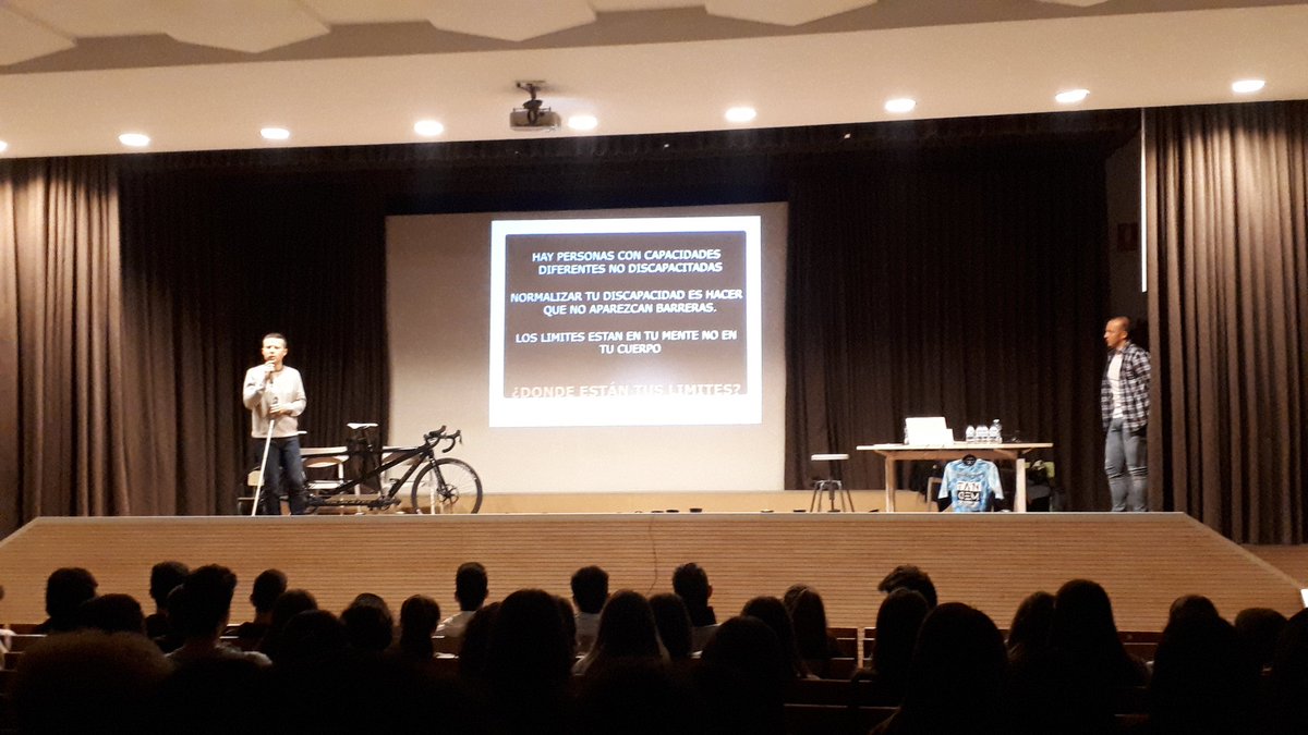 EOssoZ's tweet photo. Hoy hemos recibido una gran lección de vida gracias a nuestros amigos del @SolidarioTandem. Muchas gracias por vuestras charlas, sois ejemplo de esfuerzo y superación #rEvolucionamos @FETeresiana https://t.co/Odne6iPUiM