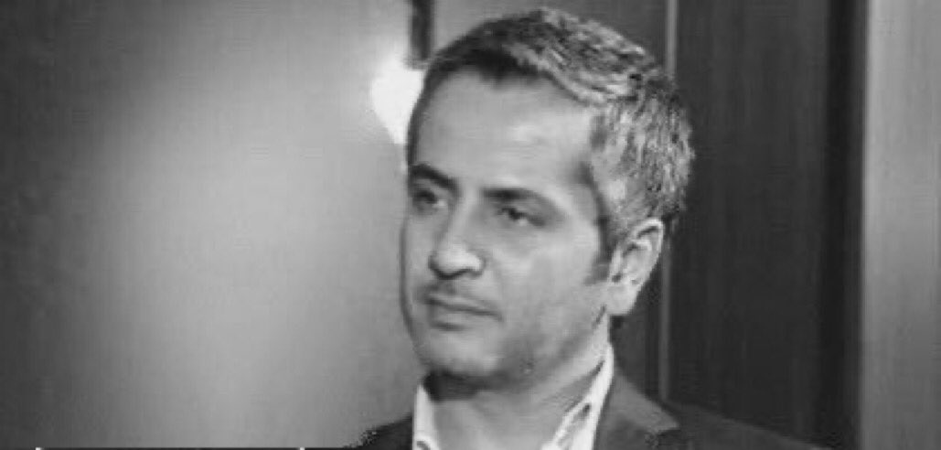 " يراك الله تُسئ الاختيار ، فيصيبك بالحيرة ، ثم يسوقك إلى شئٍ لم يخطر ببالك ، فيكون الأمر صواباً لك ، ثم يرضيك ويرضي قلبك به لإنه الله ."
-
- سعود الدوسري ، رحمة الله