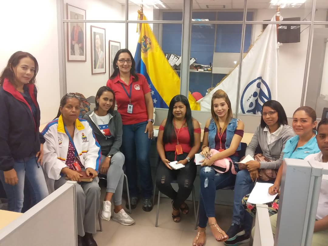 OAVallesdelTuy1's tweet photo. #21Ener OA Valles del Tuy impartiendo inducción de Afiliación para los representantes de la Contraloría y Consejo del Municipio Tomás Lander @magallyvina @DgapdIvss @ooaaivss @ivssoficial @IVSS_Oficial https://t.co/aMGIMg1aVL