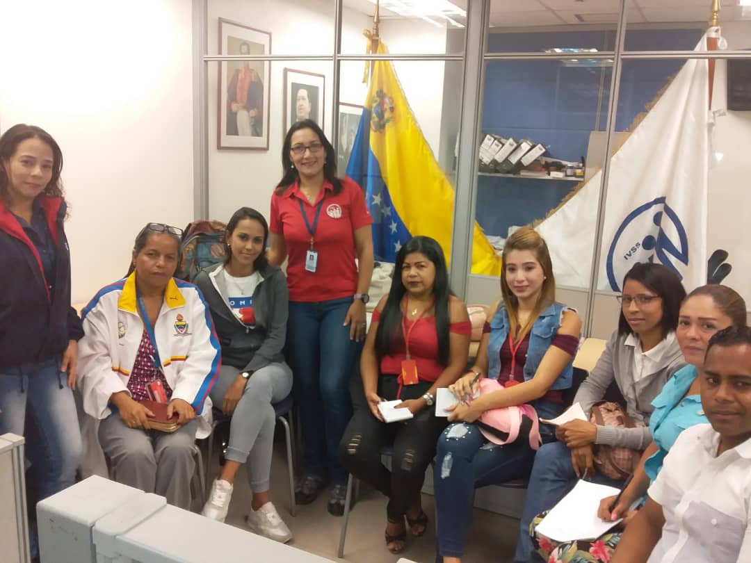 OAVallesdelTuy1's tweet photo. #21Ener OA Valles del Tuy impartiendo inducción de Afiliación para los representantes de la Contraloría y Consejo del Municipio Tomás Lander @magallyvina @DgapdIvss @ooaaivss @ivssoficial @IVSS_Oficial https://t.co/aMGIMg1aVL