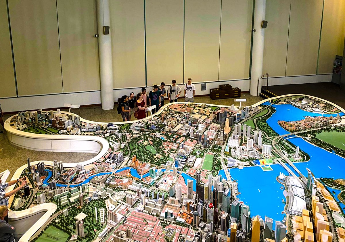 The 1:2000 Model of Downtown Singapore. Made since 1999, buildings are regularly updated as the city grows. The gallery informs the public of the Masterplan & all future projects in the city. @dmuleicester @architectsLRSA @DMUglobal @DMUArchitecture @CityMayorLeic