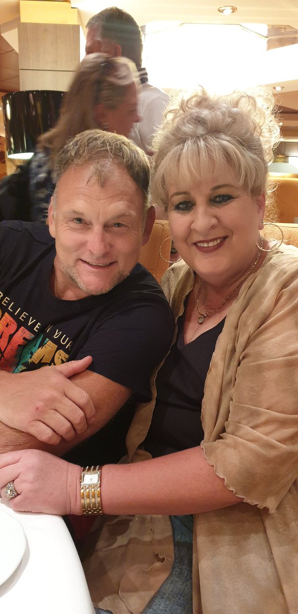 WilnaIce's tweet photo. Presies 13 jaar uitmekaar op Ε MSC Cruise @steve_hofmeyr π’βπ
Die 1ste een was Ε Steve HG cruise 2007 Portuguese Eilande toe , en 2de een #Bokboot2020 in die Kaapse hawe π€ͺ https://t.co/GLLkqy7Sos