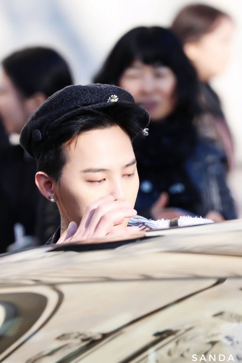 SANDA1014's tweet photo. 20.01.21 🇫🇷

GD at Chanel 

#GDatCHANEL #GDRAGON #권지용 https://t.co/m9dOdALXYj