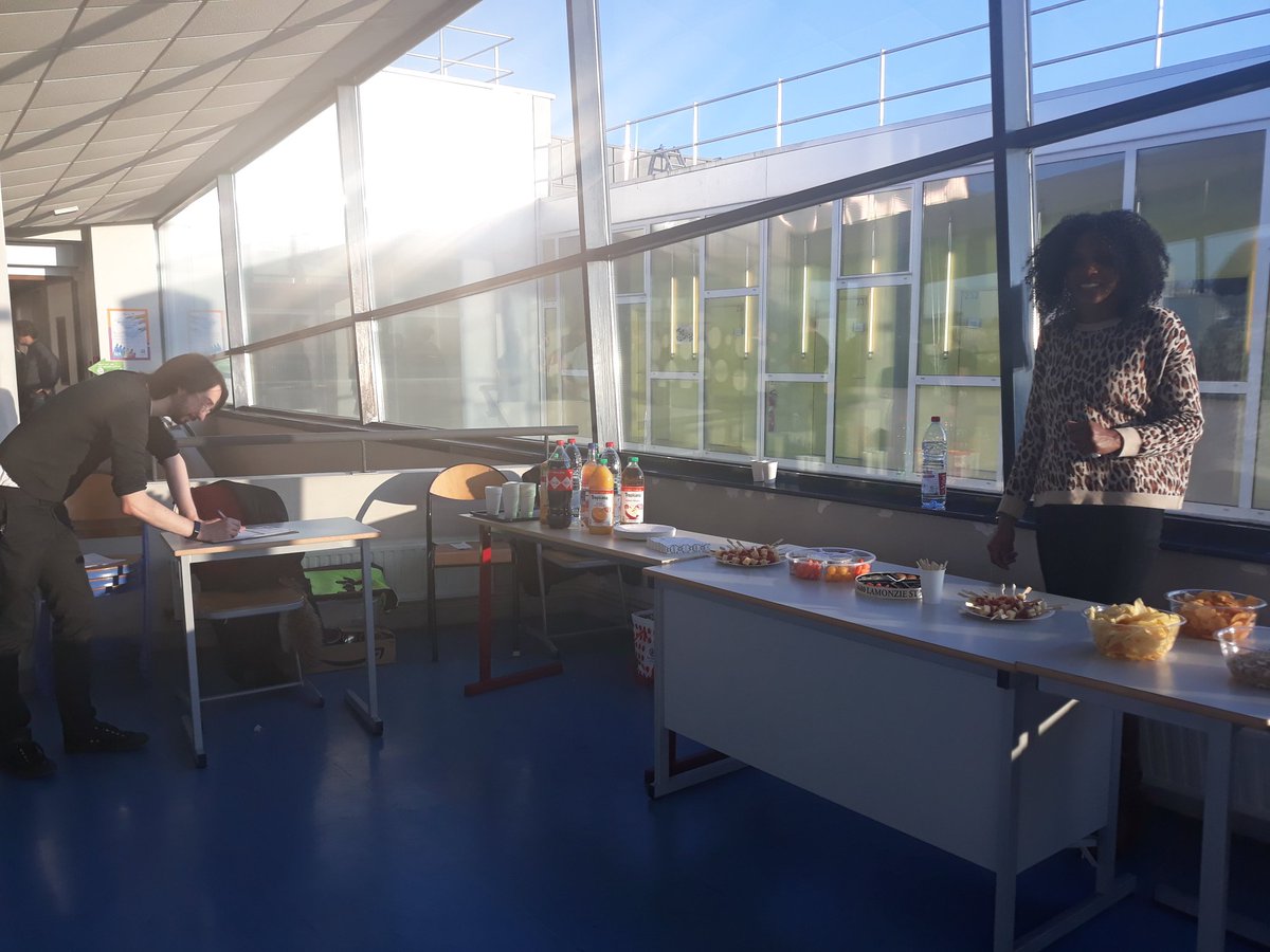 MMISarcelles's tweet photo. [ Atelier @FacLabUcp #Numixs ] 
@iut_ucp #CY @UniversiteCergy accueille aujourd'hui un atelier de programmation du futur espace d' #innovation à @VilleSarcelles grâce à l'agglo #CARPF https://t.co/MHFmf9D8ei