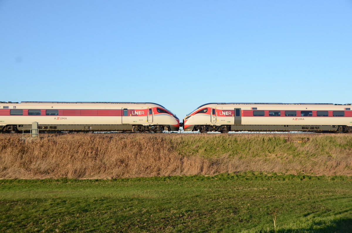 MrDeltic15's tweet photo. Then a short stop at #Turves where 800104 passes with the wind turbines and chimneys in the background, before finishing at #BeggarsBridge 800112 eastbound followed by "kissing" 800202 & 800208, with an unidentified 800 catching a lovely sunset @LNER @RailfutureEA @RailwaysToday https://t.co/711X3jvXmN