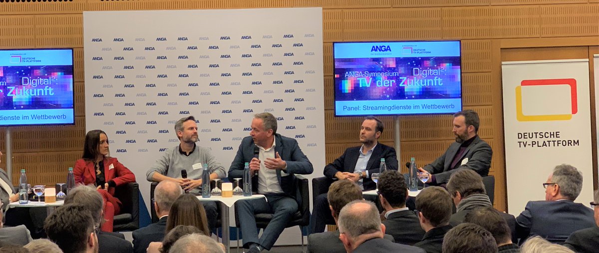 #DigitalSymposium2020 mit <a href="/ANGA_Verband/">ANGA</a> - Panel „Streamingdienste im Wettbewerb“. vlnr mit Nicole Agudo Berbel <a href="/P7S1Group/">ProSiebenSat.1</a> / <a href="/JoynDeutschland/">Joyn</a>, Dr. Niklas Brambring <a href="/zattoo/">Zattoo</a>, Dr. Wolf Osthaus <a href="/NetflixDE/">netflixde</a>, Robert Richter <a href="/GoogleDE/">Google Deutschland</a>, Rolf Wierig <a href="/vodafone_de/">Vodafone Deutschland</a>