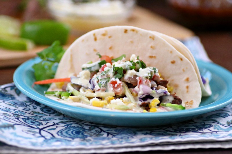 craftyseasonmum's tweet photo. I made 3 heart-#healthy swaps in my Chipotle Marinade Carne Asada Street #Tacos Recipe With Homemade Jalapeno Ranch Dressing and it is better than ever! #ad https://t.co/eJbkGG4uyA #MarinadesWithMazola #MakeItWithHeart #foodie #nomnomnom https://t.co/XT1bWmaAun