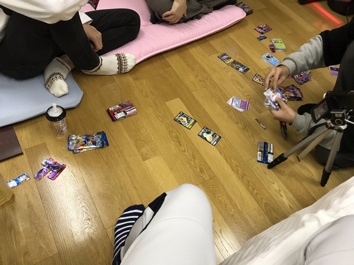 Momosata Diavolos Dvs 今日は 週に1度のdvs活動お休みの日 ゲーミングハウスでは ポケモンカード開封で遊んでます 笑 僕 サーチ攻略方法見つけちゃいました