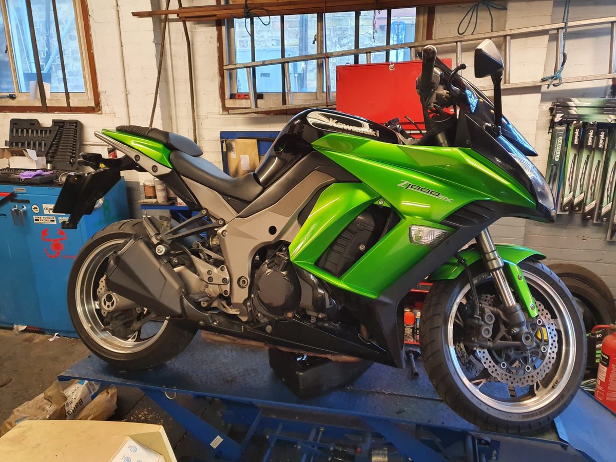 Z1000 in for a full service and a spruce up ready for springtime! 😁