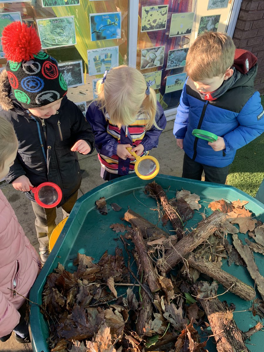 scps_foundation's tweet image. FS2H had fun building and exploring our ‘bug world’ this morning. We found all sorts of creatures.🕷 🐜 🐛  #springcottageeyfs #springcottagescience