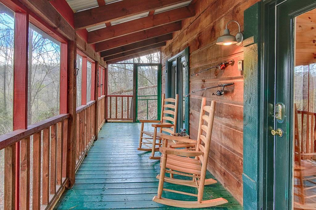 ChaletsAlpine's tweet photo. The Lazy Nutt Retreat is a #oneofakind place! Don't miss out on a grand adventure here. https://t.co/LmHz3aSwNs