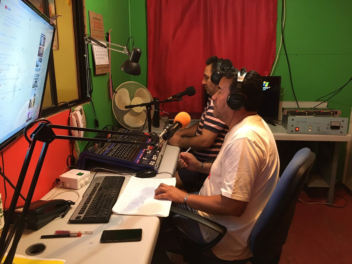 AHORA: directora regional <a href="/SenameOhiggins/">Sename O'Higgins</a> Jessica Ponce, al aire en radio Promaucaes de Machalí, informando a la comunidad sobre el eventual cambio del centro regional semicerrado, que actualmente atiende en Rancagua #LosNiñosPrimero