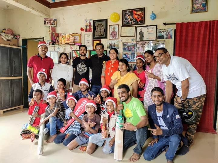 exl_service's tweet photo. Meet our #Pune team who is using sports to engage with children. During the day-long visit, the team donated sports equipment to the kids and also served them lunch.  #EXLLookDeeper https://t.co/YPZ1YQrz43