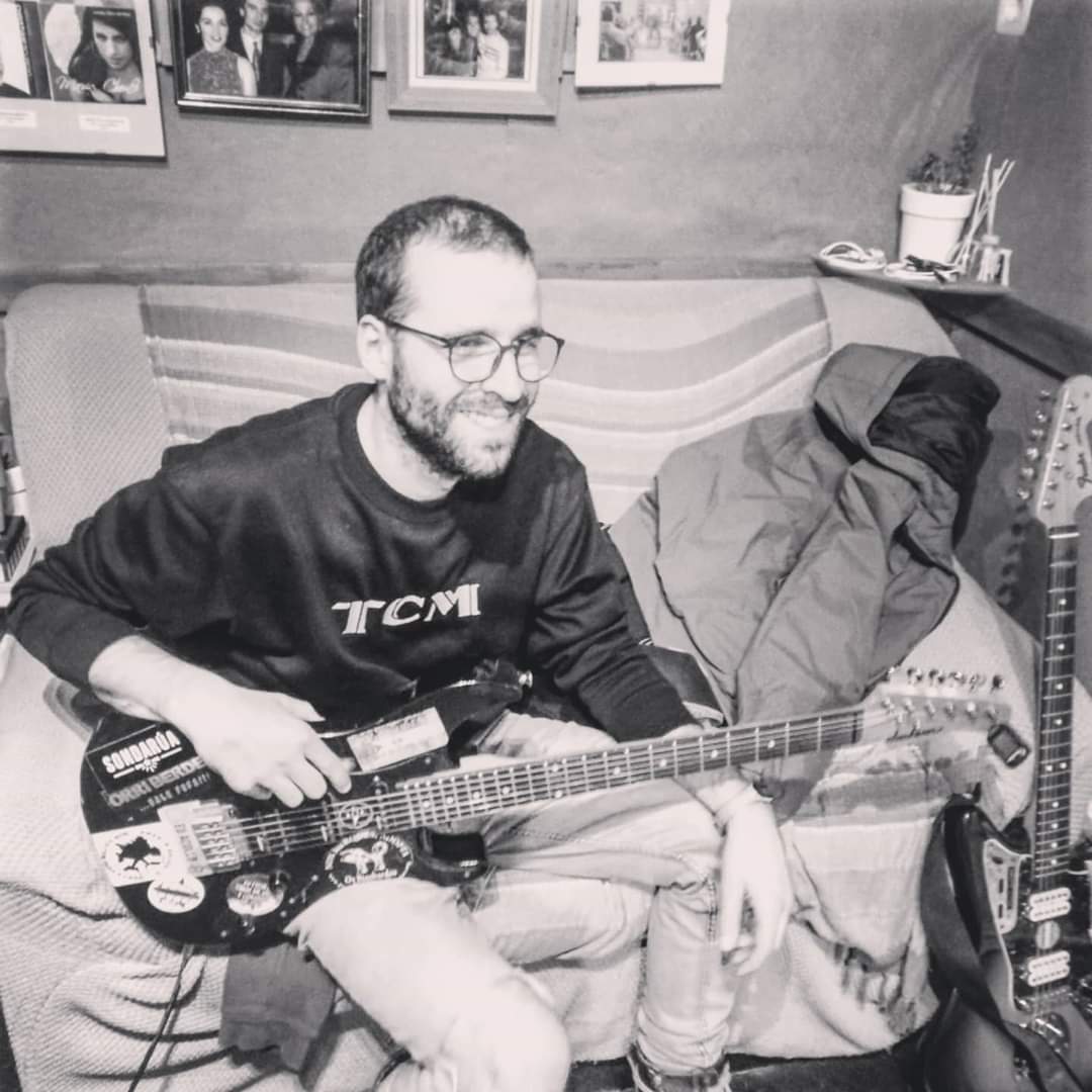 Nas últimas semanas estivemos pasando polo estudo, comeza a estar todo preparado, pero... Non para o noso disco!! 😱😱😱