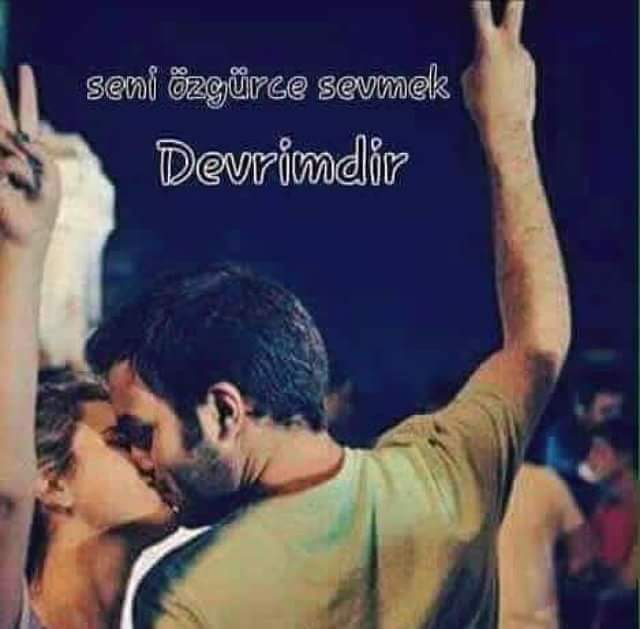 Ahmetim19577566's tweet photo. Kim demiş devrimci aşktan anlamaz... 🇹🇷🙏😻 https://t.co/2oRGJ2lHZt