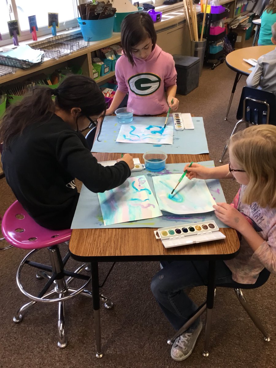 HonkolasClass's tweet photo. We are so excited to have @DalglieshSheila here for art! #vikinglearners #3rdgrade #GFArtistProg https://t.co/DtKywuCsec
