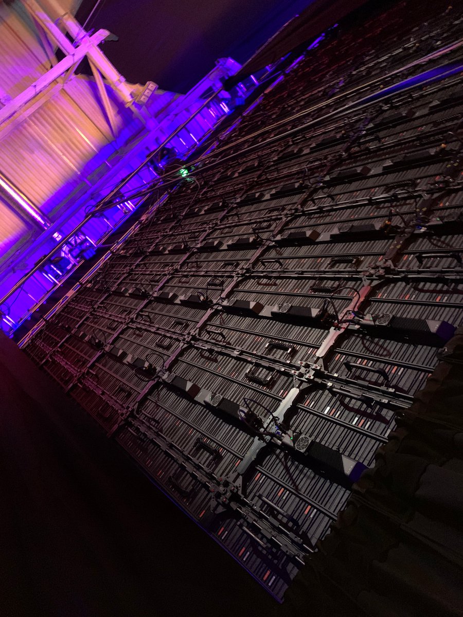 LMG_BeyondTech's tweet photo. Rows and rows of @ROE_Visual CB5 LED! #LMGShowTechnology #LMGTechTuesday https://t.co/phJ70PKCOk