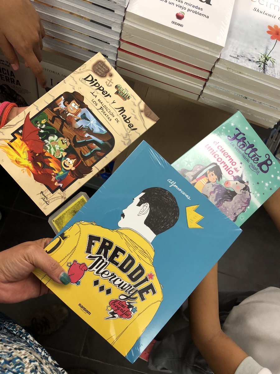 Serena_2013's tweet photo. #CuandoLeo

Mis princesas 👸 siguen mis pasos 

Para viajar lejos, no hay  mejor nave k un libro 

@YODEBUENAS https://t.co/UPdPJM5T9y