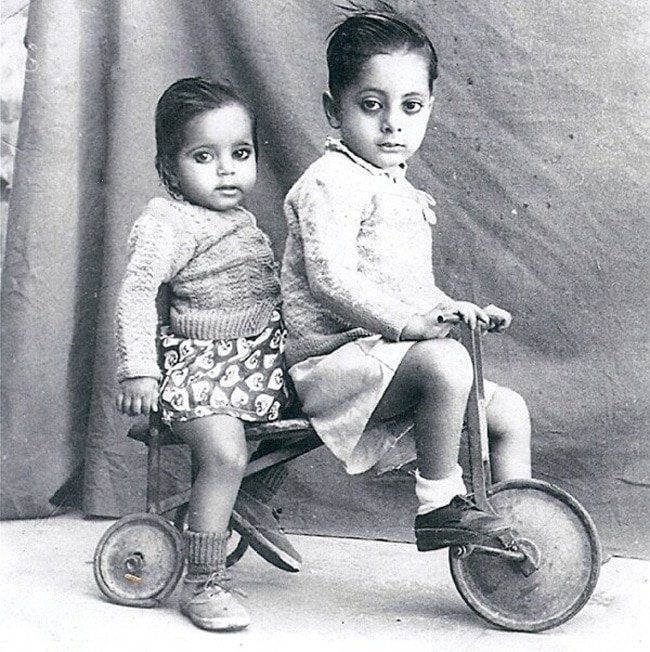 IndiaHistorypic's tweet photo. 1954 :: 2 Years Old Sushma Swaraj  With Her Brother https://t.co/Nph32O1Fq4