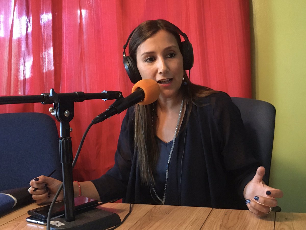 Al aire! 🎙directora reg <a href="/SenameOhiggins/">Sename O'Higgins</a> recibiendo llamados de los vecinos y vecinas de Machali en la radio comunitaria Promaucaes, respondiendo consultas y aclarando dudas sobre el funcionamiento del #Sename #LosNiñosPrimero