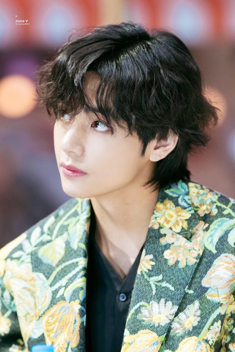 ♡{21/366}♡ → #TAEHYUNG How is it possible for someone to be that stunning?  @BTS_twt