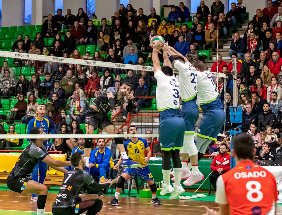 RFEVB's tweet photo. La sensacional imagen de @VoleyTextil en su encuentro ante @cv7islas ha sido elegida por vuestros votos como la #FOTOSVM de la 14ª jornada. Muchísimas gracias por vuestra participación. https://t.co/5JXLHwf00t