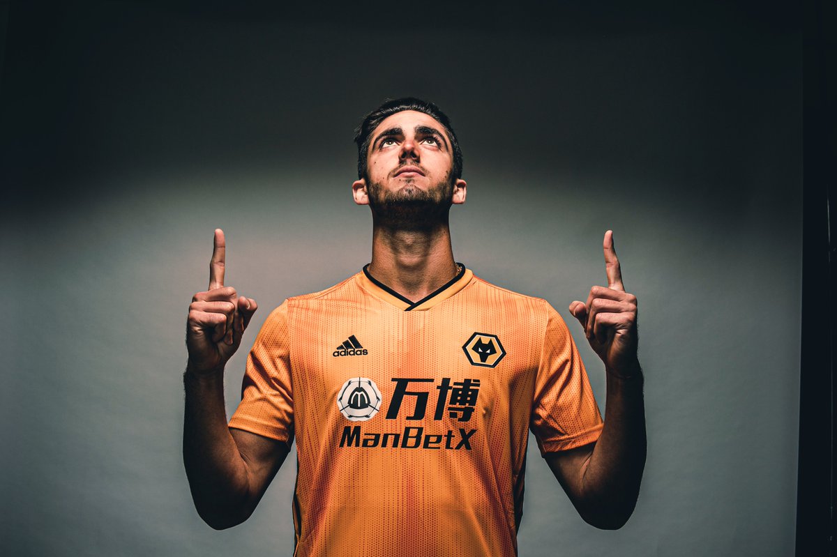 Wolves's tweet photo. The first pictures of Leonardo Campana in a Wolves shirt!

(Unless you follow his mates on Instagram…)

📸✍️ https://t.co/lOvi5Er9iS