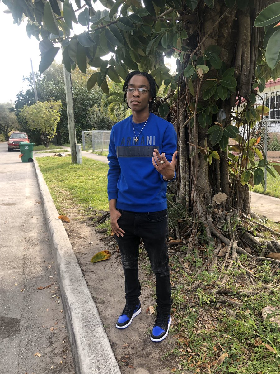 KvnggggDee_'s tweet photo. 🖕🏿♿️
#RestUpMa💔 https://t.co/Ppf2U0qqPg