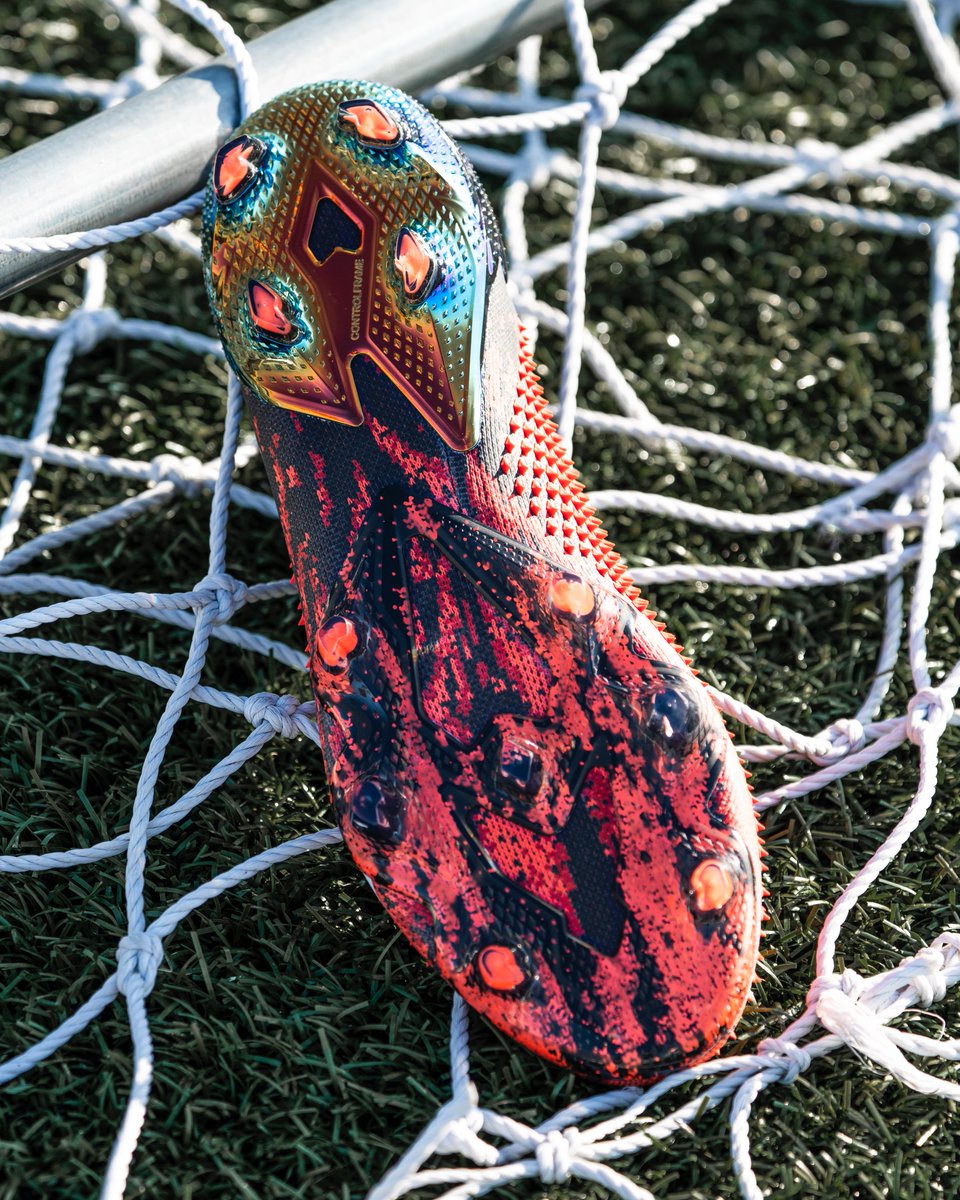 thekitlab's tweet photo. It's MUTATED @adidasfootball ๐น๐จโ๐ฌ
+ + + + + +
#KitLab #Adidas #Predator20 https://t.co/KsIcZTIZJs