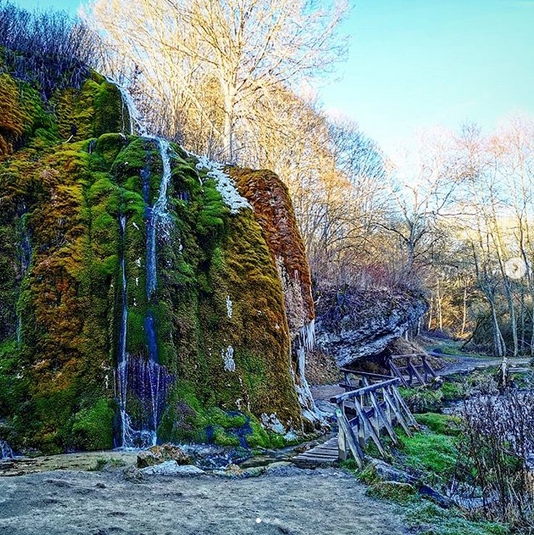TanjaHanika's tweet photo. Ich wollte euch ja mehr durch die wunderschöne Eifel mitnehmen.
Heute sind wir den Ahr-Radweg gefahren. Vorbei an der Burgruine Blankenheim bis zum Wasserfall Dreimühlen.
Mit der frischen Luft sollte jetzt auch am Schreibtisch gut laufen. ^^
#Eifelexplorers #Autorenalltag https://t.co/9ZhqLLMK8a