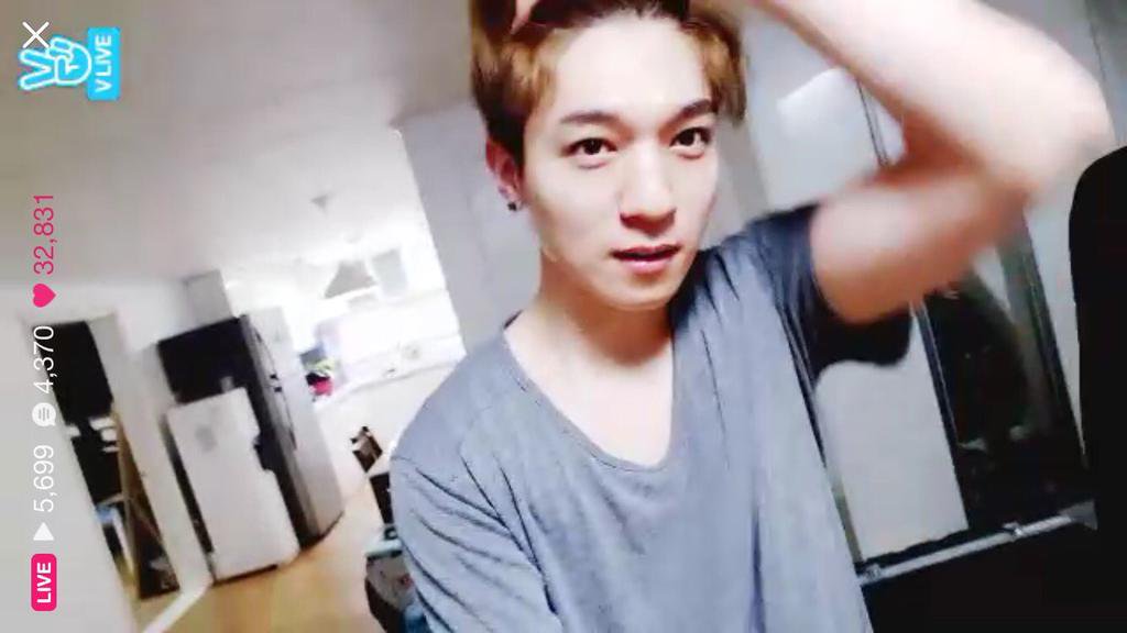 mau aku bantuin ga mas kayanya pegel kalo nyibak rambut sendirian