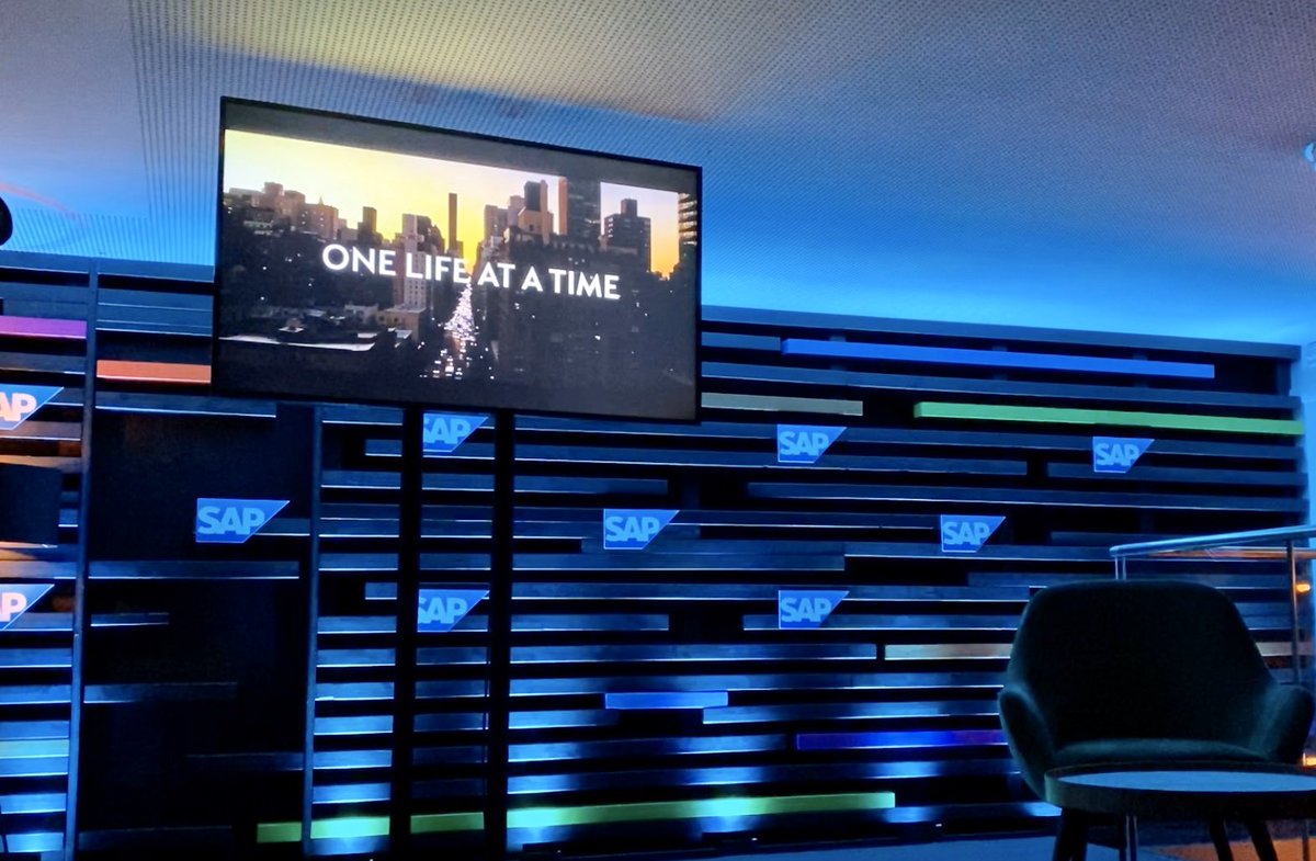 rosenbergann's tweet photo. Beautiful evening @SAP house at the screening “One Life at a time" Documentary🎥 which showcased some amazing #1BL success stories inspiring us all to work closely with social enterprises ♻️ under the visionary leadership of @AdaireFoxMartin
#Davos #wef20 #impact
@SAPNextGen https://t.co/qpo9p3xEaw