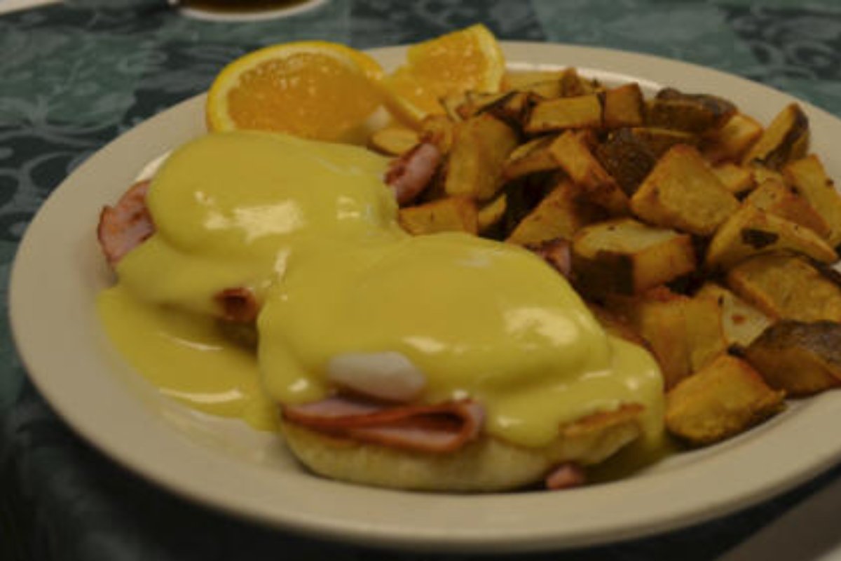 Pine Cone Cafe tweet media