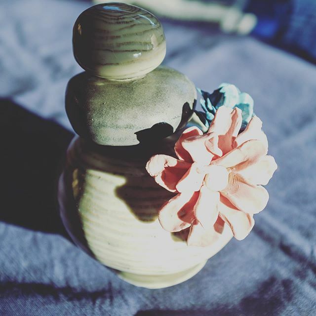 RustDesigns's tweet image. Fake flowers for fake rocks for the times. ift.tt/2sHhtpg