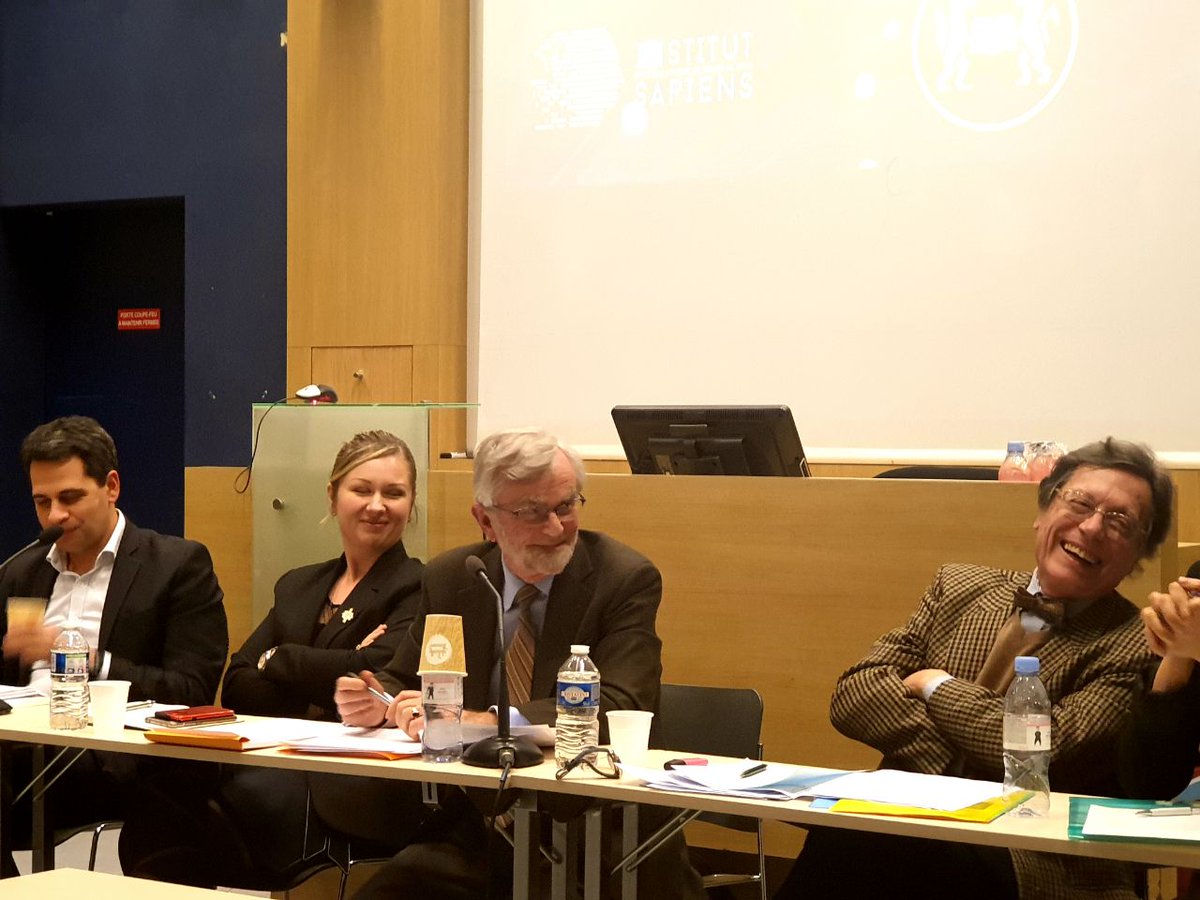 "Quand les autorités de concurrence🇺🇸 ont peur d'agir à tort, l'🇪🇺 a peur de ne pas intervenir. Les autorités de concurrence 🇺🇸 doivent apporter la preuve du préjudice, ce n'est pas le cas en 🇪🇺 où on applique un principe de précaution" 
Frédéric Jenny #MarchéNumériqueUE